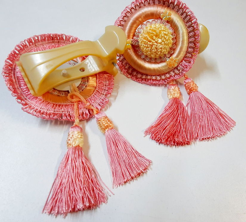 Ornament cu ciucuri pentru perdele