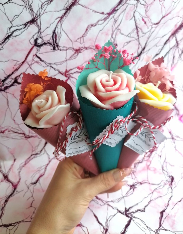 Mărțișoare handmade parfumate trandafiri delicați și unici
