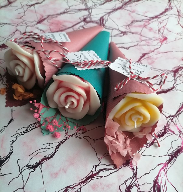 Mărțișoare handmade parfumate trandafiri delicați și unici