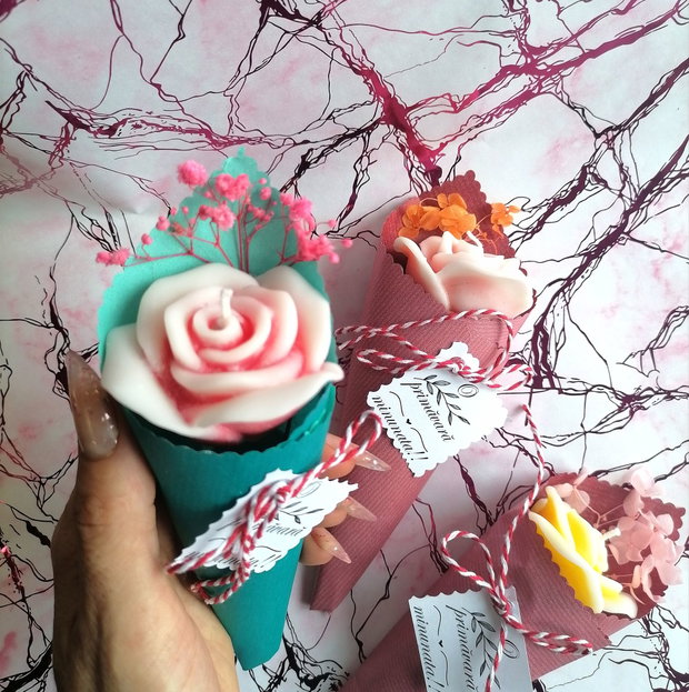 Mărțișoare handmade parfumate trandafiri delicați și unici