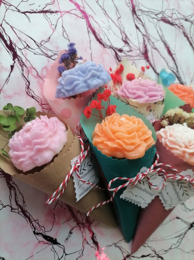 Mărțișoare handmade parfumate trandafiri delicați și unici!