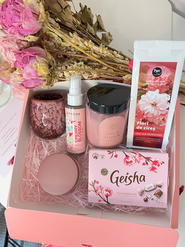 Hanami Ritual cutie cadou cu scrub Rituals, spray de corp cherry blossom Sephora, ceai flori de cireș, lumânare și ciocolata Geisha