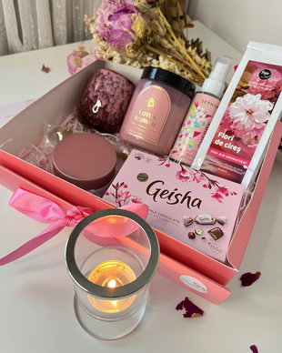 Hanami Ritual  cutie cadou cu scrub Rituals, spray de corp cherry blossom Sephora, ceai flori de cireș, lumânare și ciocolata Geisha