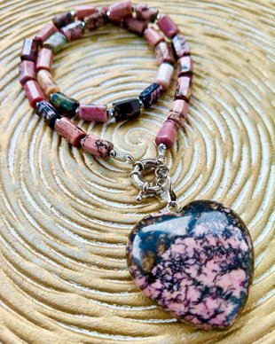 Colier vintage inima rodonit roz