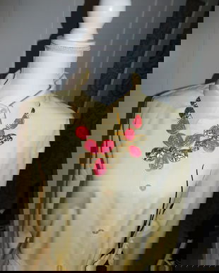 Brand TRIUMPH,  rochie noua  masura 44, etichete atasate spectaculoasa,  colier nou  cadou