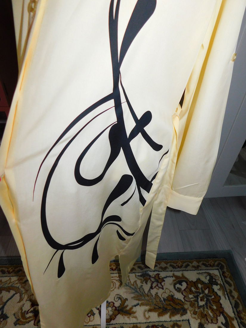 Brand TRIUMPH,  rochie noua  masura 44, etichete atasate spectaculoasa,  colier nou  cadou