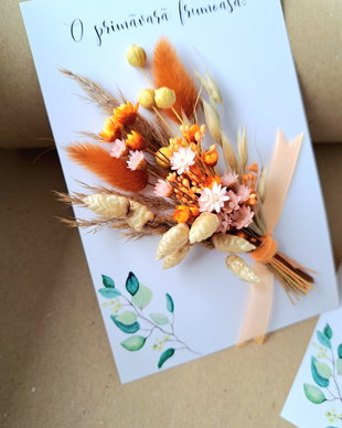 Felicitare 8 Martie cu buchet de flori naturale uscate și stabilizate, Cadouri 8 Martie