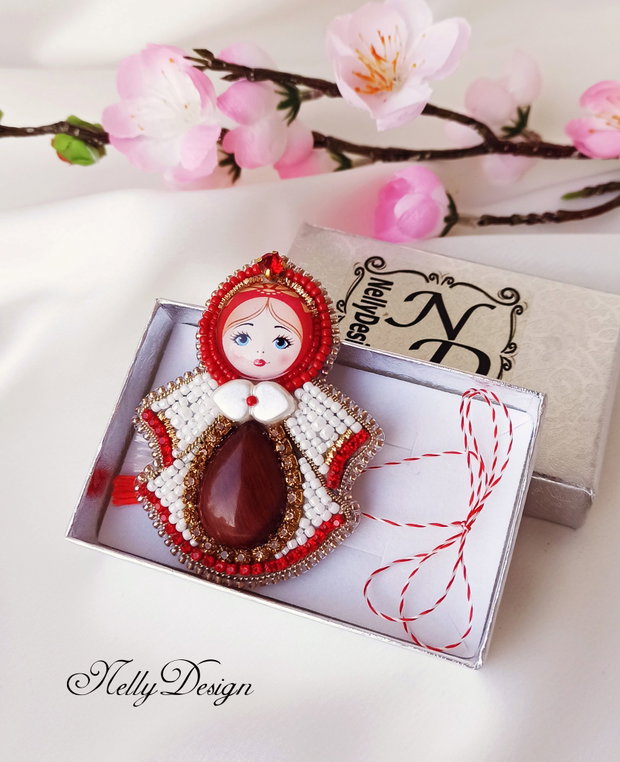 Brosa-martisor - broderie manuala cu ochi-de-tigru