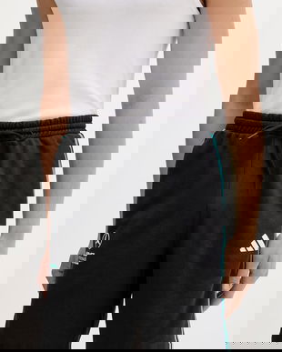 adidas pantaloni scurți x Mercedes