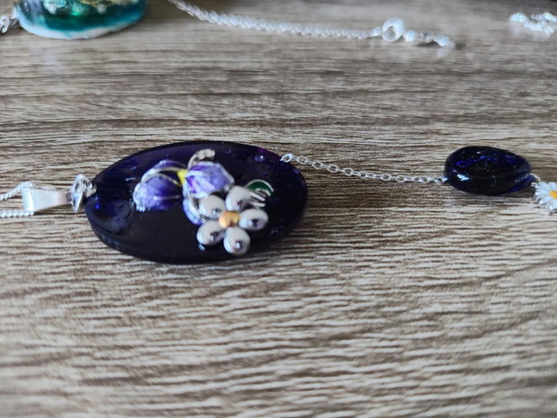 Colier "Iris" din rășină și argint