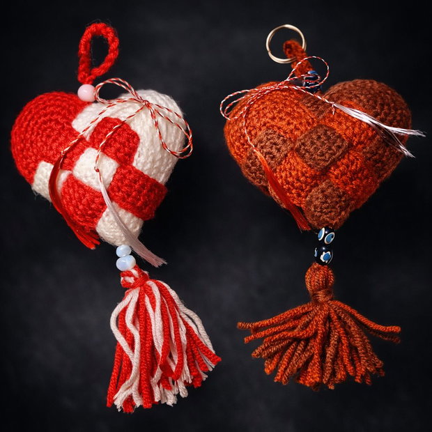 Mărțișoare croșetate handmade inimioare brelog