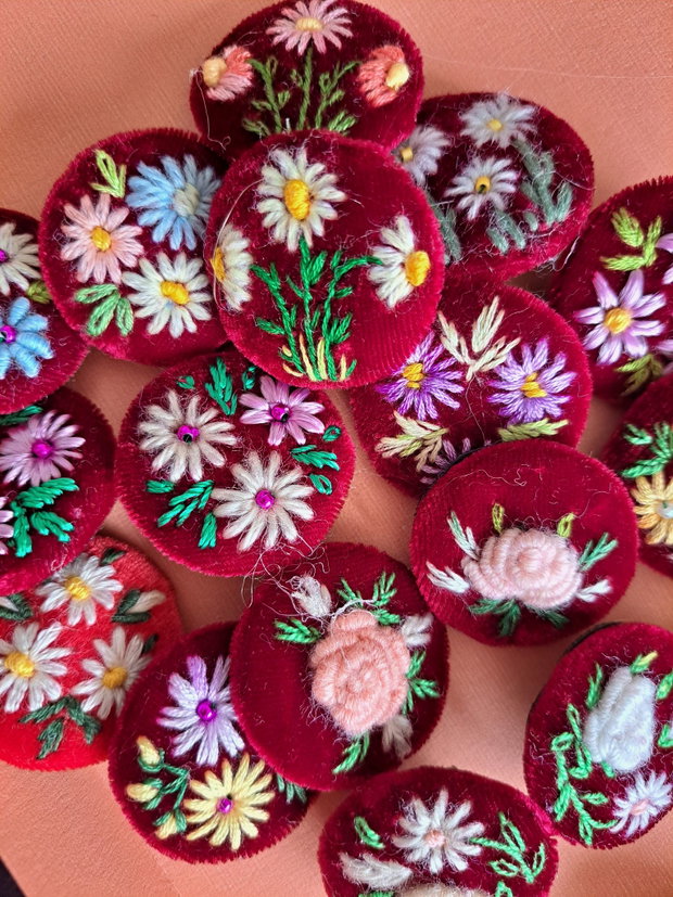 Brosa martisor catifea