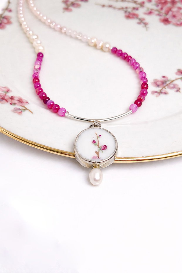 Colier "Fuchsia Sakura" din fragment de portelan Limoges, perla de cultura, agate, cuart si argint