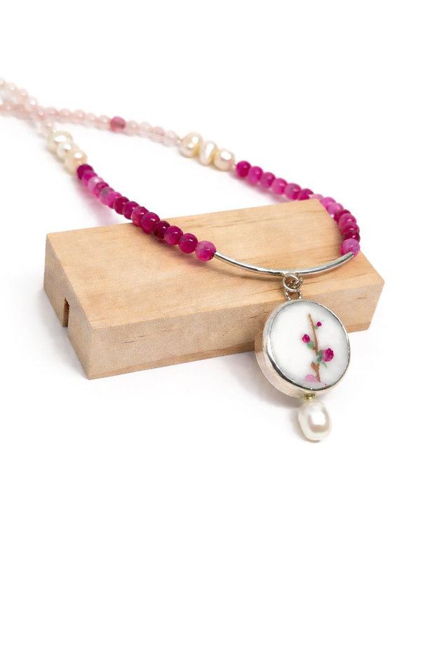 Colier "Fuchsia Sakura" din fragment de portelan Limoges, perla de cultura, agate, cuart si argint