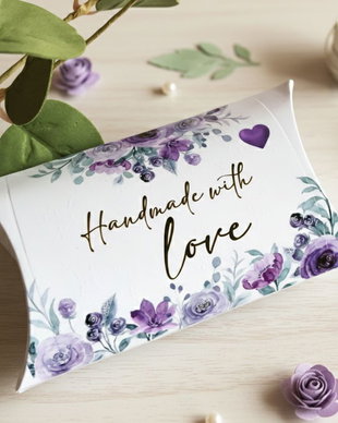 Cutii albe cu imprimeu floral mov