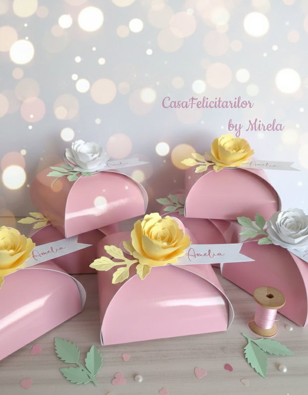 Cutii mărturii nuntă sau botez decorate cu trandafir