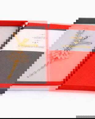 Broșă Elegantă Balerină Aurie cu Detalii Strălucitoare &ndash; Mărțișor &ndash; Accesoriu Delicat de Primăvară