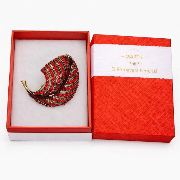 Broșă Elegantă Pană Roșie  &ndash; Mărțișor &ndash; Accesoriu Vintage de Primăvară