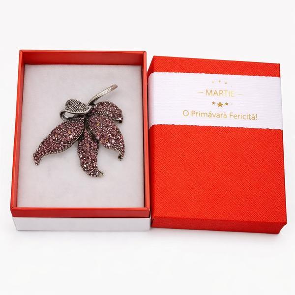 Broșă Elegantă Frunză Roz cu Cristale &ndash; Mărțișor &ndash; Accesoriu Rafinat de Primăvară