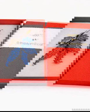 Broșă Elegantă Frunză Albastră cu Cristale &ndash; Mărțișor &ndash; Accesoriu Rafinat de Primăvară