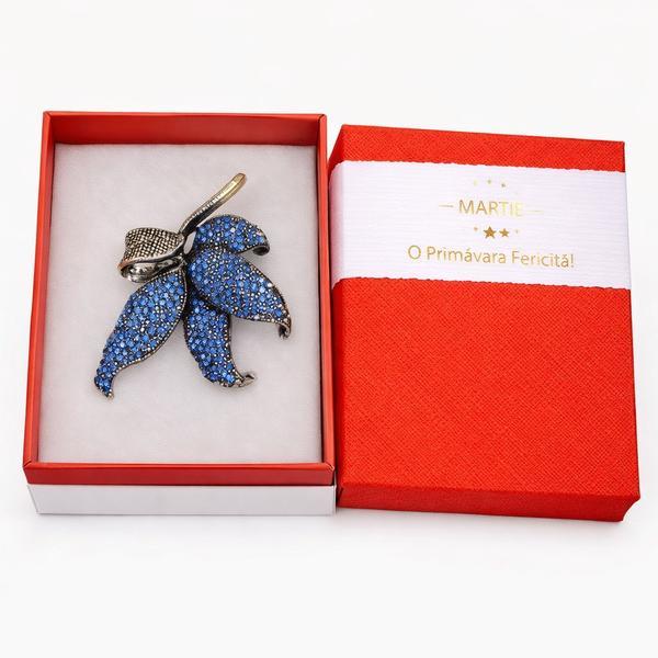 Broșă Elegantă Frunză Albastră cu Cristale &ndash; Mărțișor &ndash; Accesoriu Rafinat de Primăvară