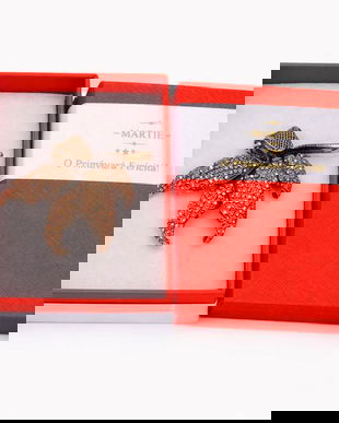 Broșă Elegantă Frunză Aurie cu Cristale &ndash; Mărțișor &ndash; Accesoriu Rafinat de Primăvara