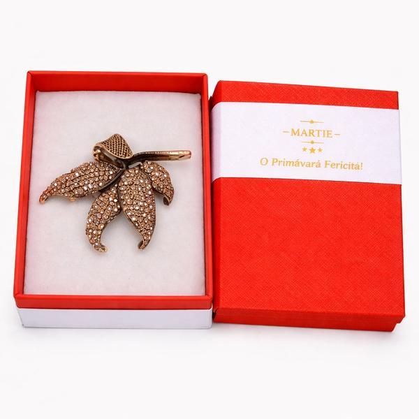 Broșă Elegantă Frunză Aurie cu Cristale – Mărțișor – Accesoriu Rafinat de Primăvara