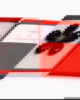 Broșă Elegantă Floare Mov cu Cristale &ndash; Mărțișor &ndash; Accesoriu Rafinat de Primăvară