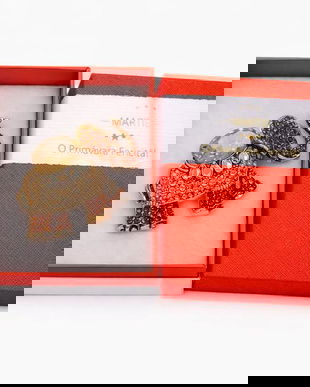 Broșă Elegantă Elefant Auriu cu Cristale &ndash; Mărțișor &ndash; Accesoriu Simbolic de Primăvară