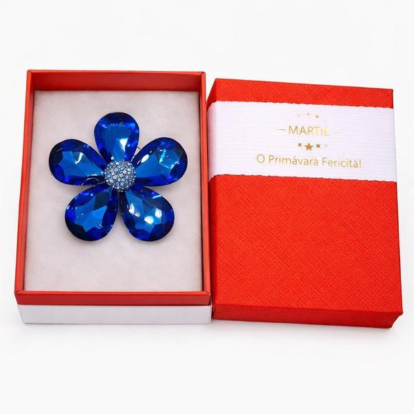 Broșă Elegantă Floare Albastră cu Cristale &ndash; Mărțișor &ndash; Accesoriu Rafinat de Primăvară