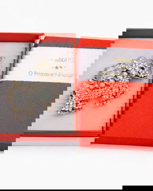 Broșă Elegantă Elefant Argintiu cu Cristale &ndash; Mărțișor &ndash; Accesoriu Rafinat de Primăvară