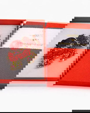 Broșă Elegantă Elefant Roșu cu Cristale &ndash; Mărțișor &ndash; Accesoriu Simbolic de Primăvară