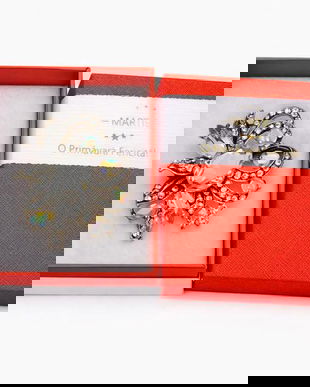 Broșă Elegantă Floare Argintie cu Cristale &ndash; Mărțișor &ndash; Accesoriu de Primăvară