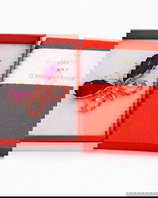 Broșă Elegantă Fluture Roz cu Cristale &ndash; Mărțișor &ndash; Accesoriu de Primăvară