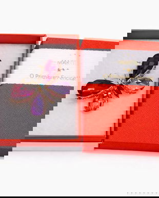 Broșă Elegantă Fluture Mov cu Cristale &ndash; Mărțișor &ndash; Accesoriu de Primăvară