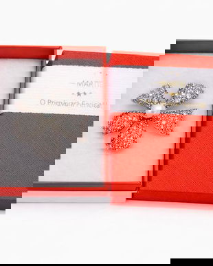 Broșă Elegantă Floare Argintie cu Cristale și Perlă &ndash; Mărțișor &ndash; Accesoriu de Primăvară