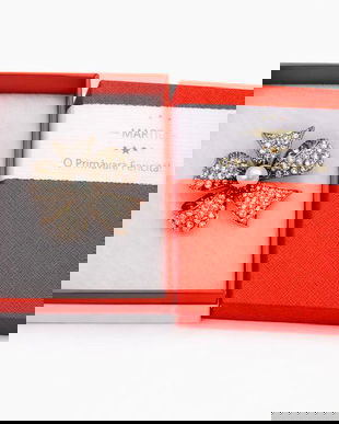 Broșă Elegantă Floare Aurie cu Cristale și Perlă &ndash; Mărțișor &ndash; Accesoriu de Primăvară