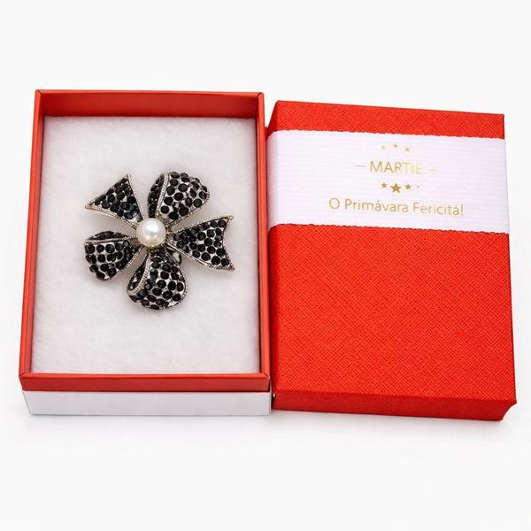 Broșă Floare cu Cristale Negre și Perlă Centrală &ndash; Mărțișor &ndash; Accesoriu de Primăvară