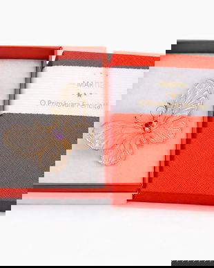 Broșă Fluture Auriu cu Cristal Mov &ndash; Mărțișor &ndash; Accesoriu de Primăvară