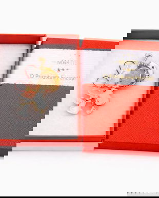 Broșă Tematică Asistentă Medicală cu Seringă &ndash; Accesoriu de Primăvară