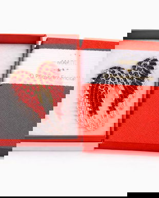 Broșă Elegantă Aripi de &Icirc;nger Roșii &ndash; Accesoriu de Primăvară