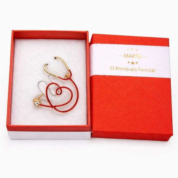 Broșă Tematică Stetoscop cu Inimă  &ndash; Accesoriu de Primăvară
