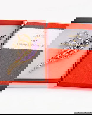 Broșă Elegantă Ghiocei cu Accente Mov &ndash; Mărțișor de Primăvară, Accesoriu Delicat pentru Femei