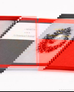 Broșă Elegantă Ghirlanda Florală Argintie cu Perlă Albă &ndash; Mărțișor de Primăvară