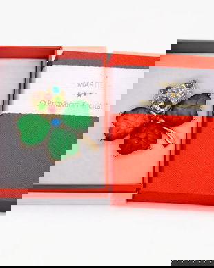 Broșă Elegantă Trifoi Verde cu Cristale Muticolore &ndash; Mărțișor de Primăvară