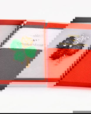 Broșă Elegantă Trifoi Verde cu Detalii Aurii  &ndash; Mărțișor de Primăvară