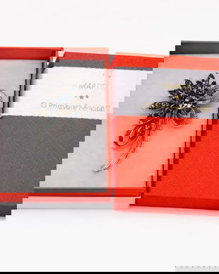 Broșă Elegantă Floare Argintie cu Pietre Strălucitoare &ndash; Mărțișor de Primăvară