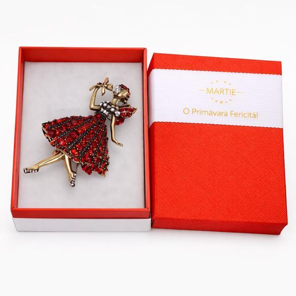 Broșă Z&acirc;nă Roșie cu Cristale Strălucitoare &ndash; Mărțișor de Primăvară, Accesoriu Rafinat pentru Femei
