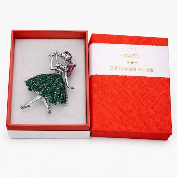 Broșă Zână Verde și Detalii Strălucitoare – Mărțișor de Primăvară, Accesoriu Delicat pentru Femei