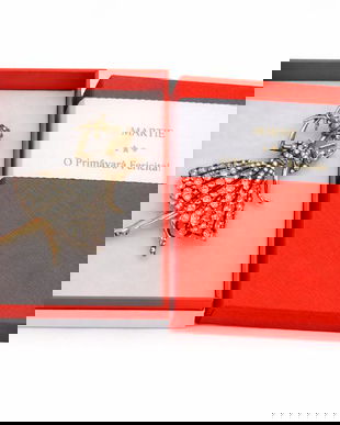 Broșă Z&acirc;nă Argintie cu Cristale Strălucitoare &ndash; Mărțișor de Primăvară, Accesoriu Delicat pentru Femei